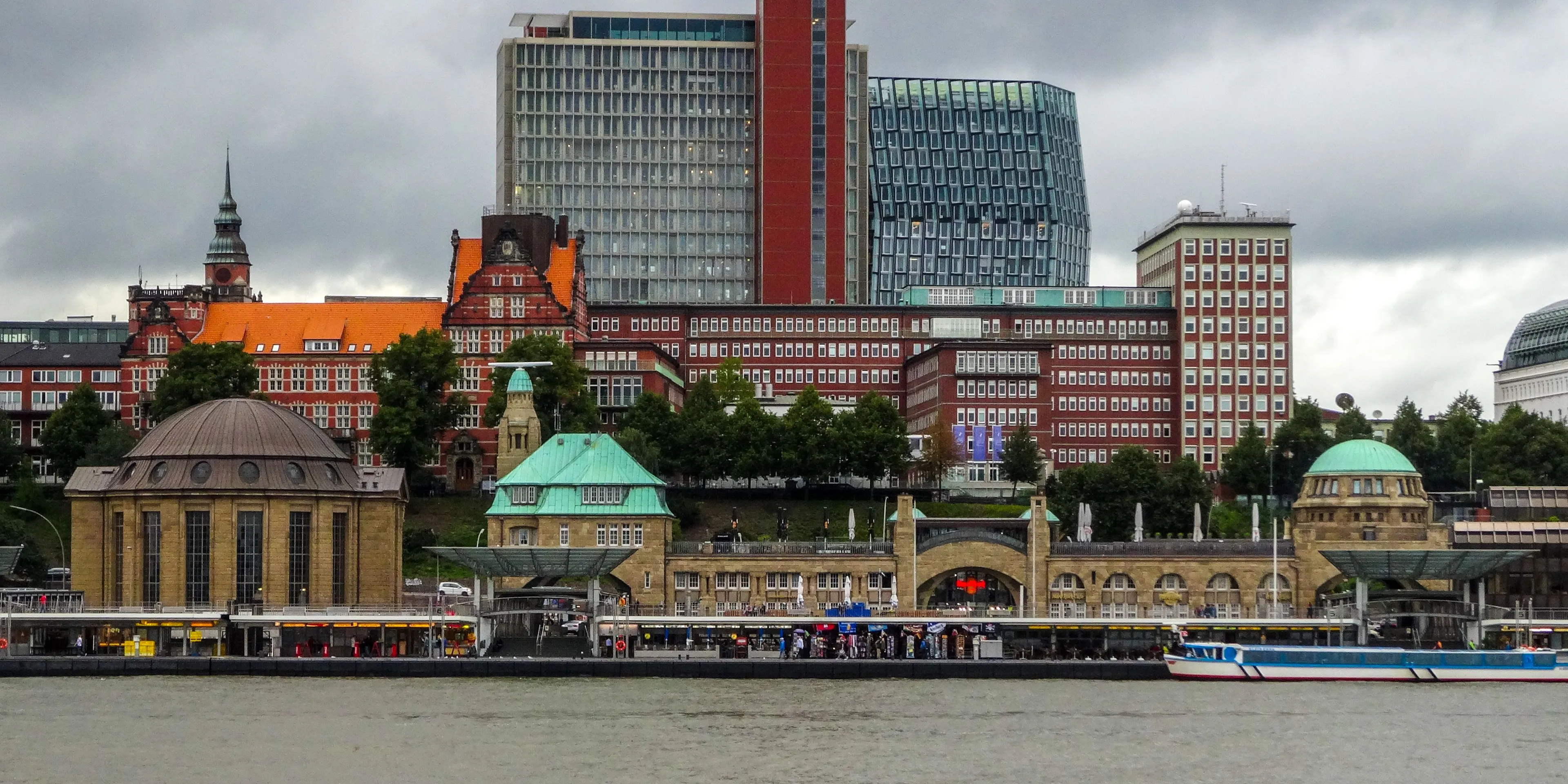 The St. Pauli Landungsbrücken with their green domes and, on the left, the domed building of the Old Elbe Tunnel, seen across the Elbe